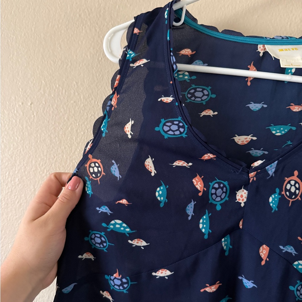 Anthropologie Maeve Navy Turtle Print Scalloped V-Neck Sleeveless Top Size 6 - Picture 3 of 8